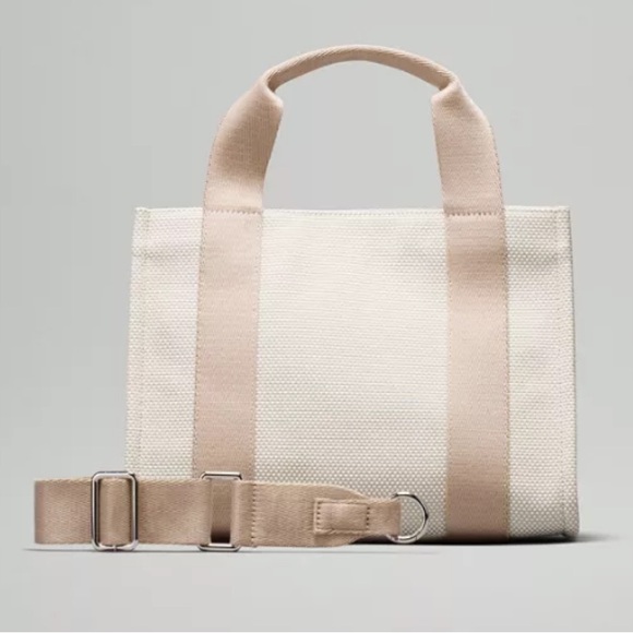 NWOT- Lululemon, Two-Tone Canvas Mini Tote Bag 4.5L and matching NWT keychain - Picture 3 of 4